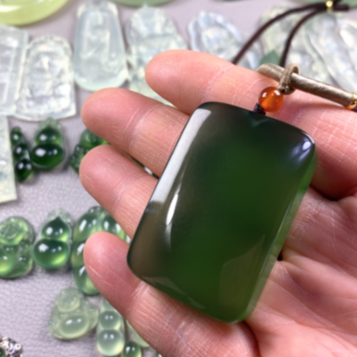 【闪购商品】蛇纹石玉岫玉未镶嵌君**言