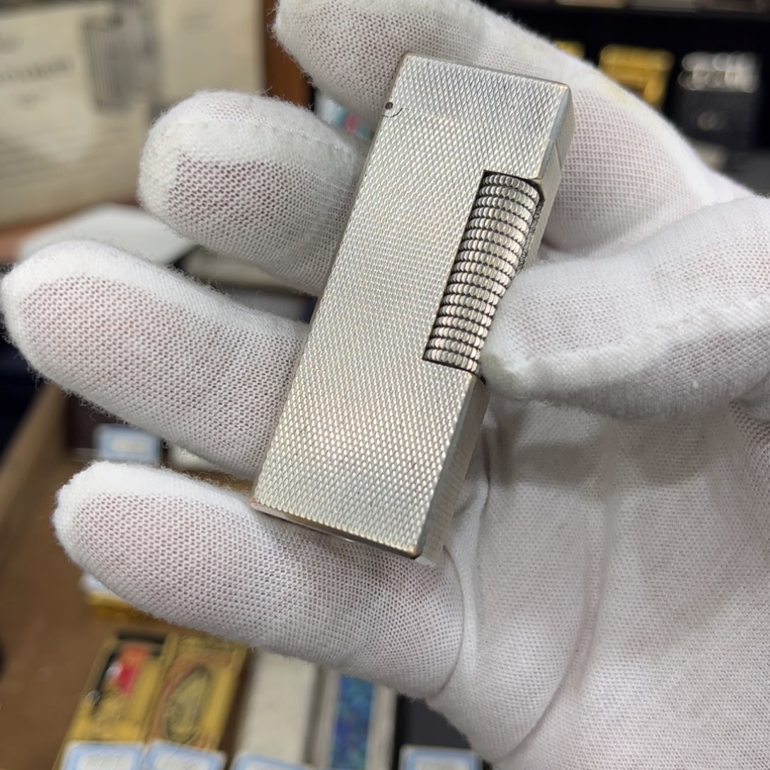 小***空登四代银色麦粒款