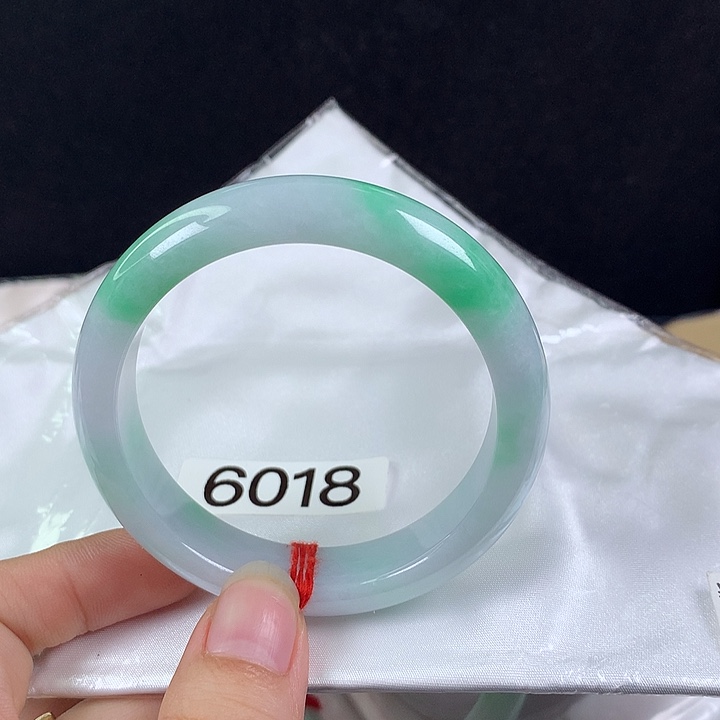 翡翠未镶嵌手镯55圈 