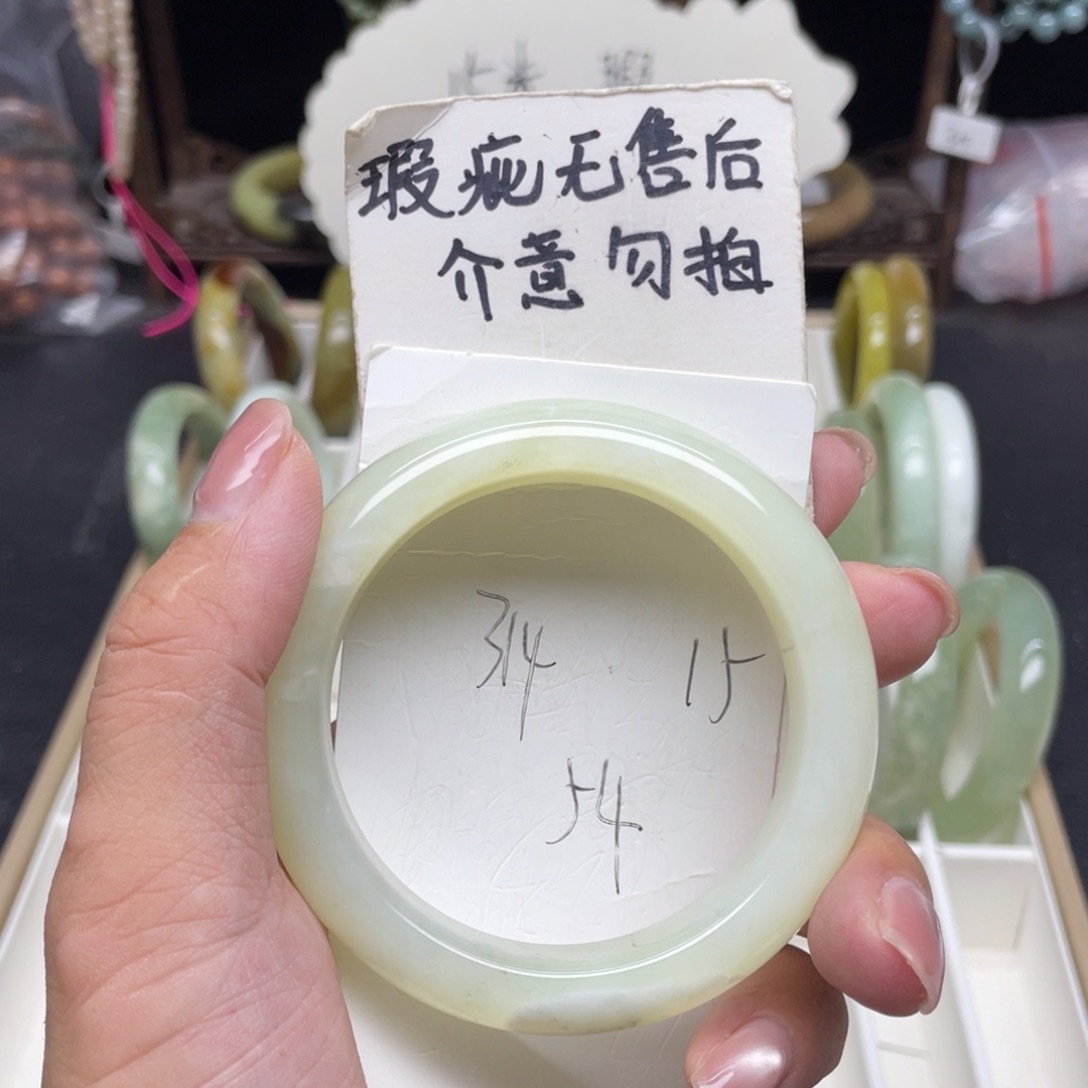 未镶嵌蛇纹石玉手镯