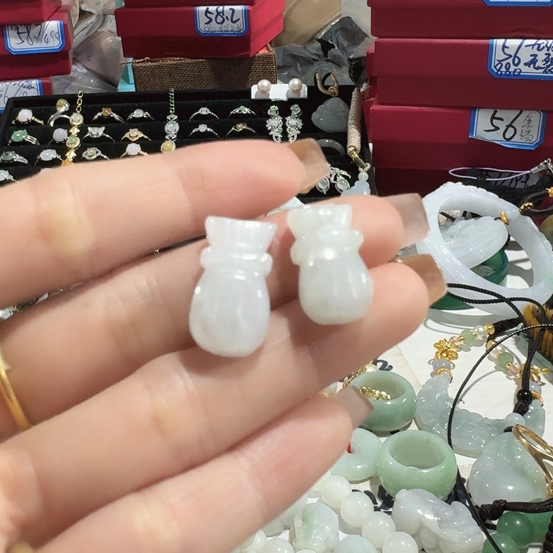 努***油翡翠未镶嵌颈饰5821