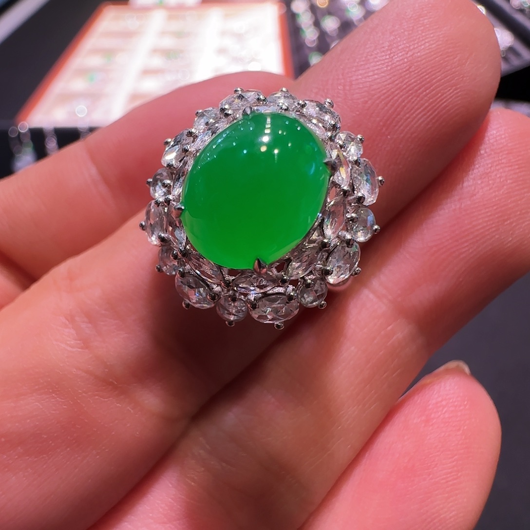 翡翠18K金镶嵌戒指