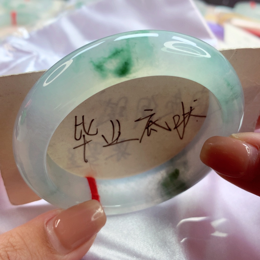 翡翠手镯未镶嵌师妹