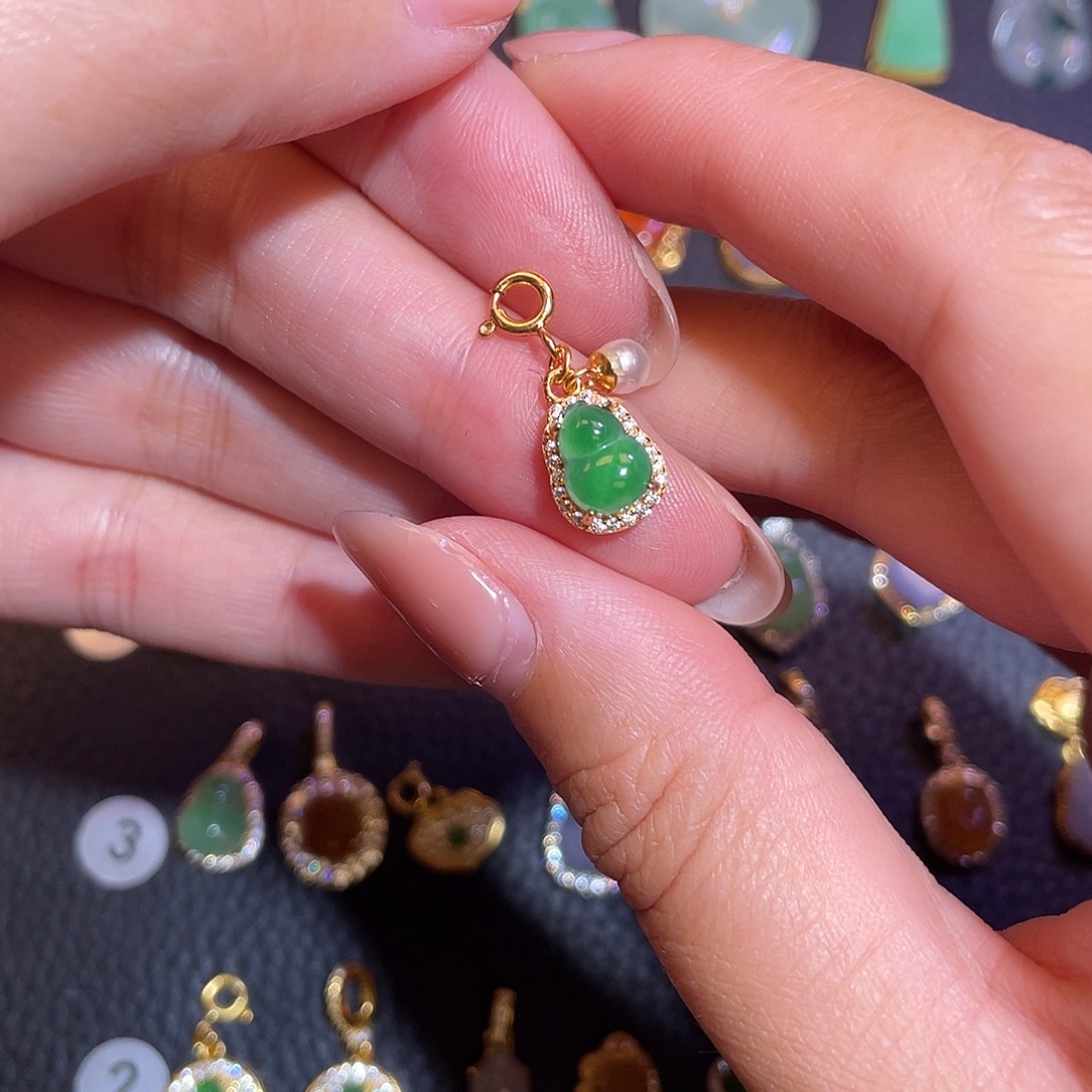 翡翠银S925镶嵌颈饰翡翠