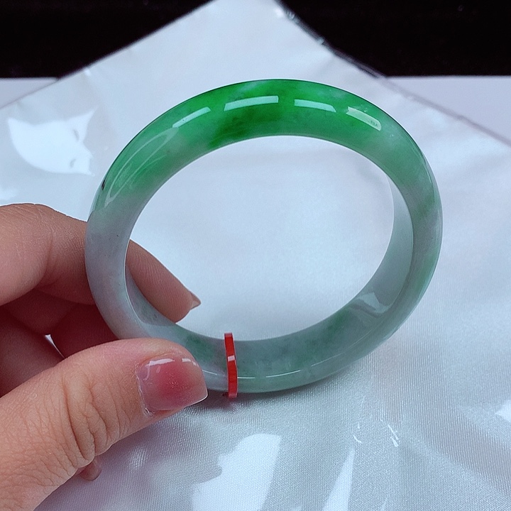 翡翠手镯未镶嵌圈口56