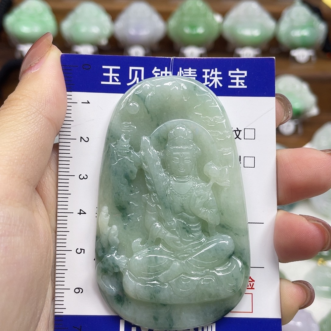 翡翠未镶嵌颈饰守护神虚空藏