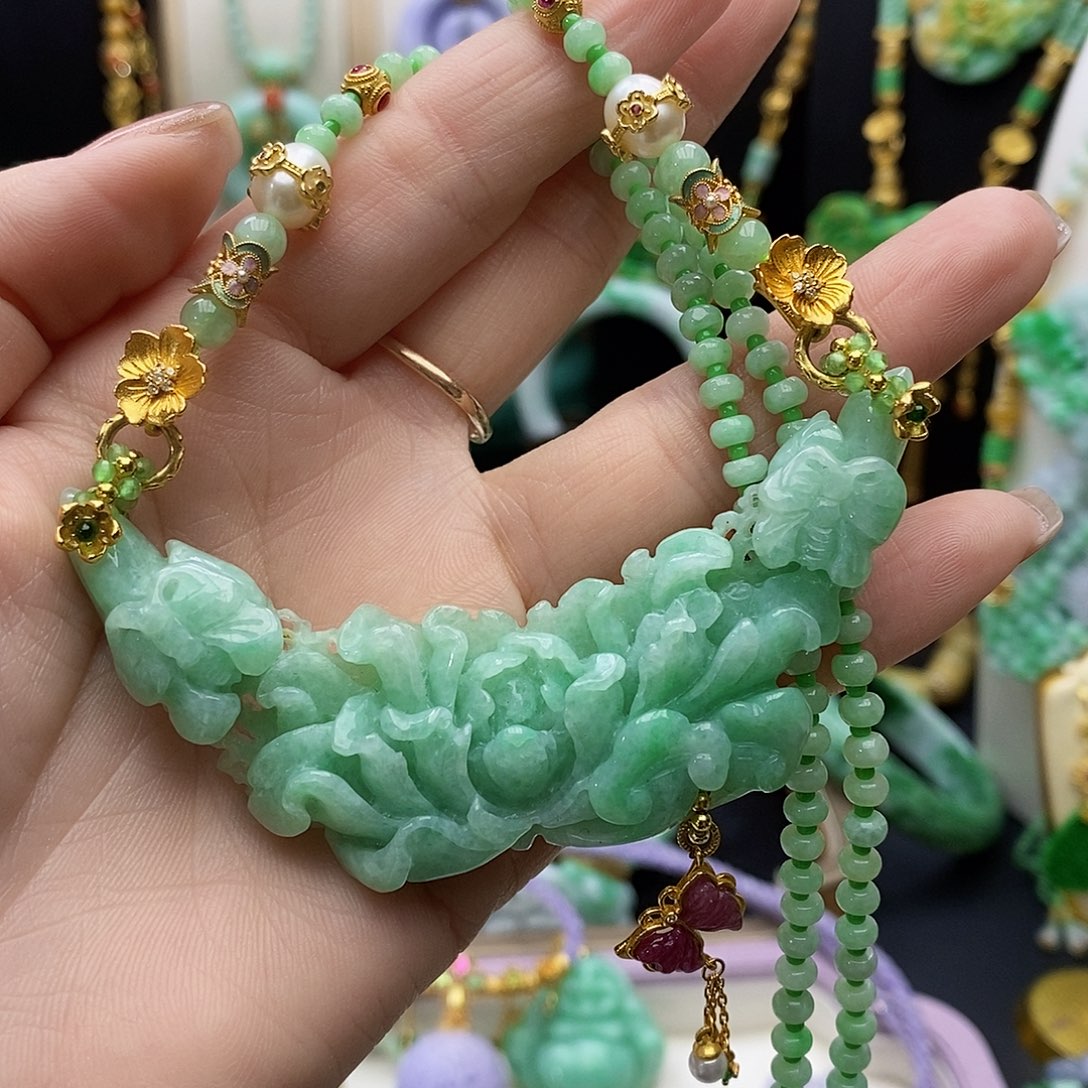 翡翠颈饰未镶嵌天然