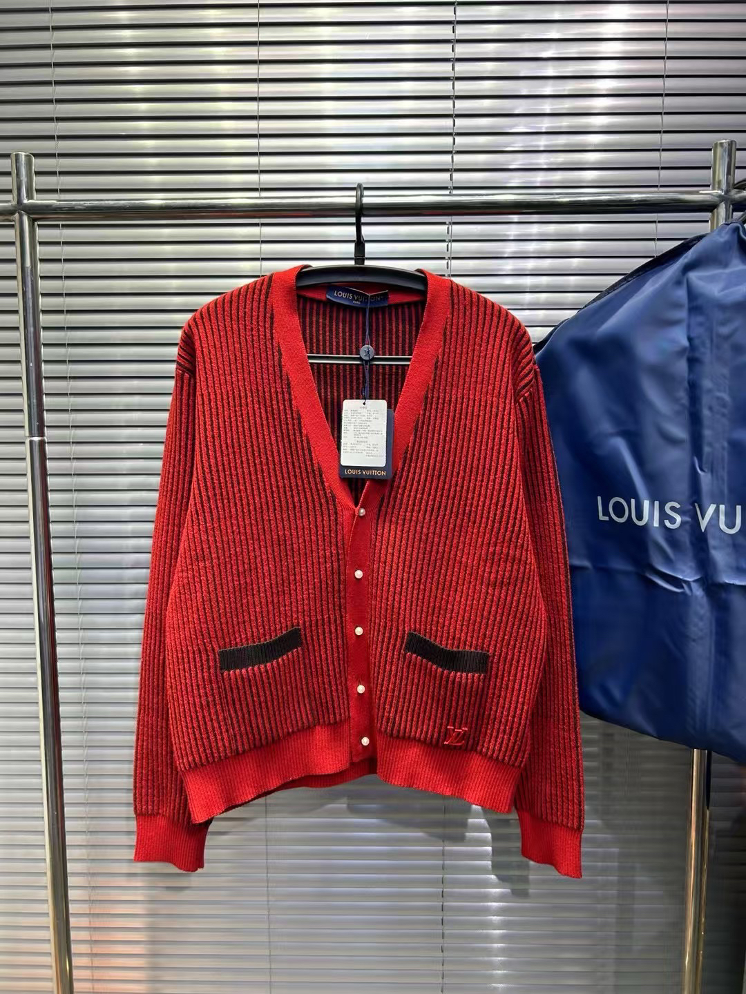 全新未使用 LouisVuitton/路易威登 珍珠扣红色针织开衫毛衣m码