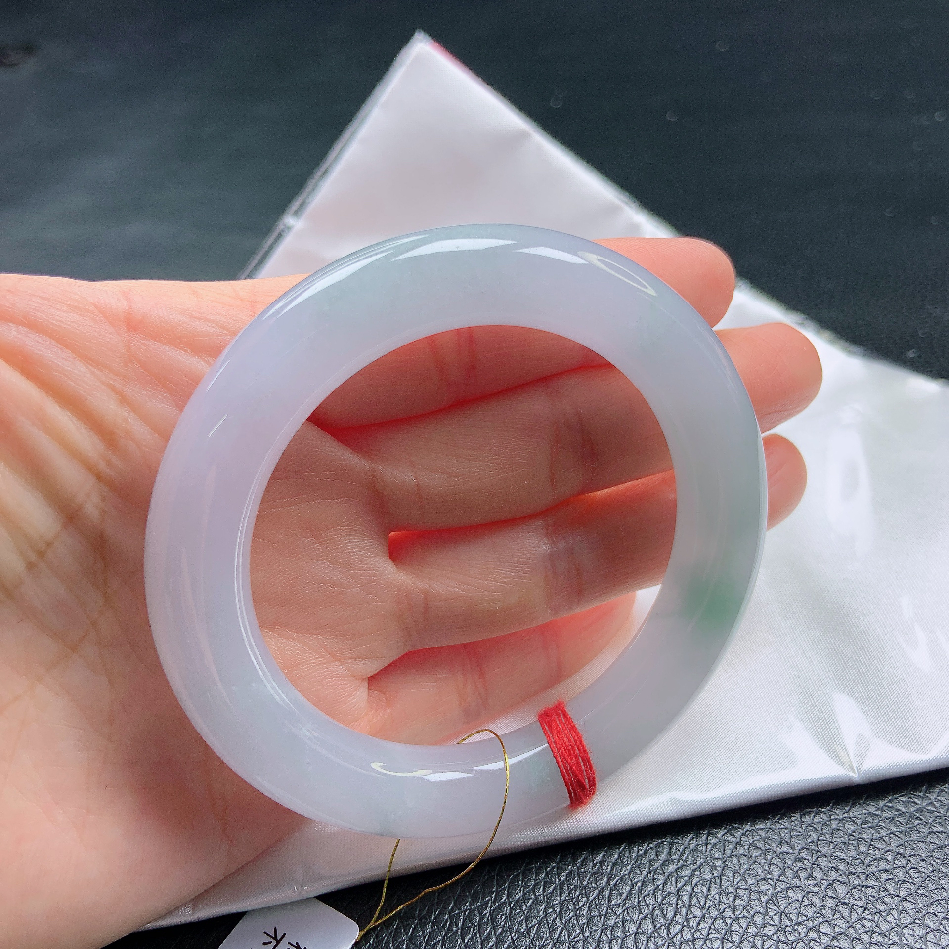 55圈冰种白月光带飘绿翡翠（胖圆镯）缅甸天然a货高冰白色时尚女款