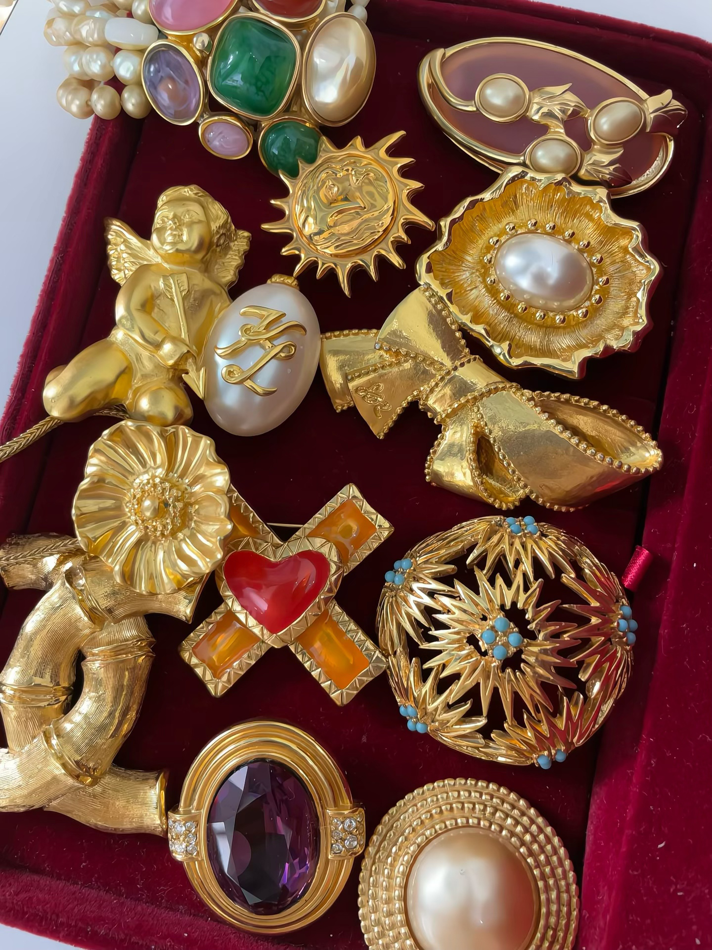 合金耳饰 合金，耳环，项链，胸针套装等。中古欧美