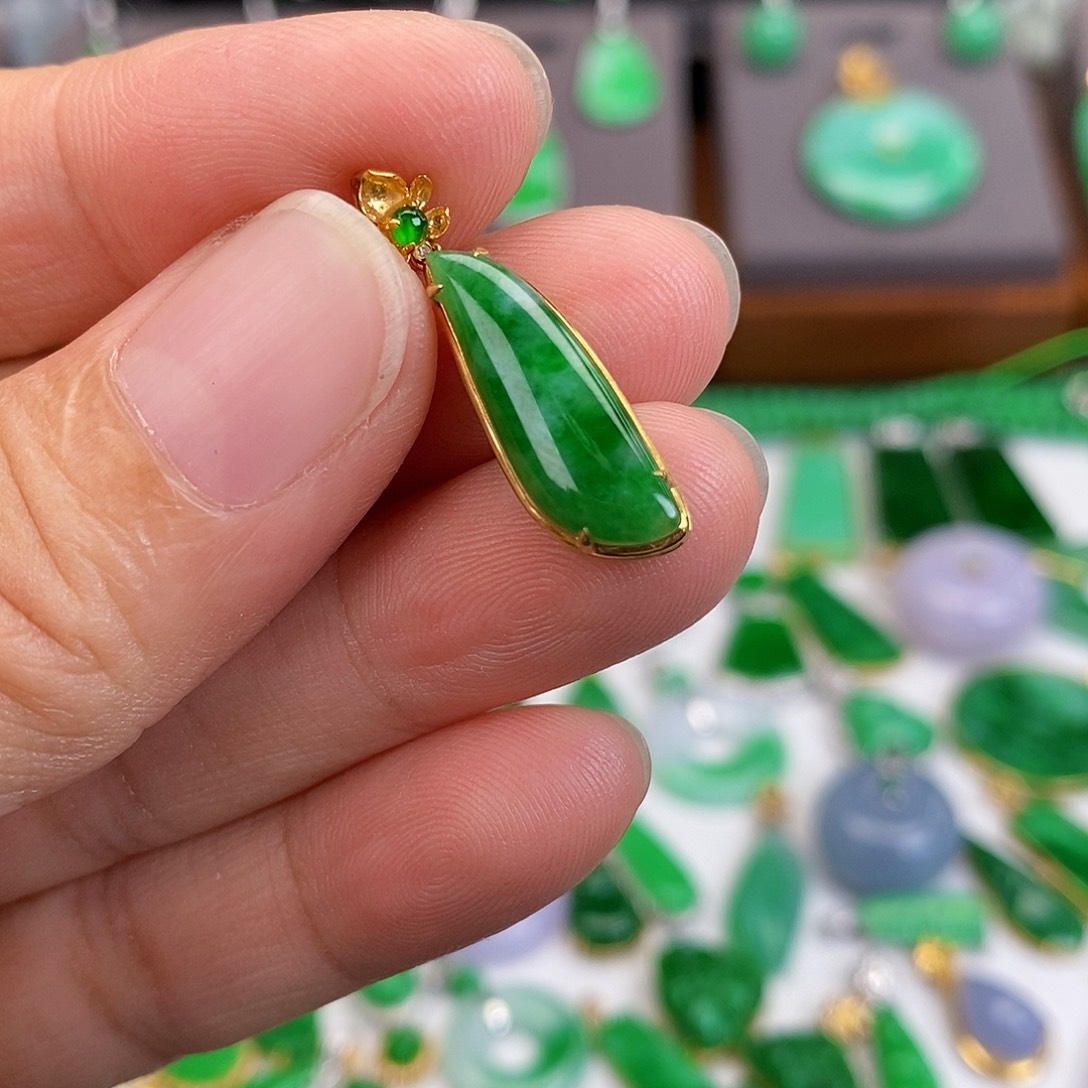 吊坠(不含链)18K金镶嵌翡翠