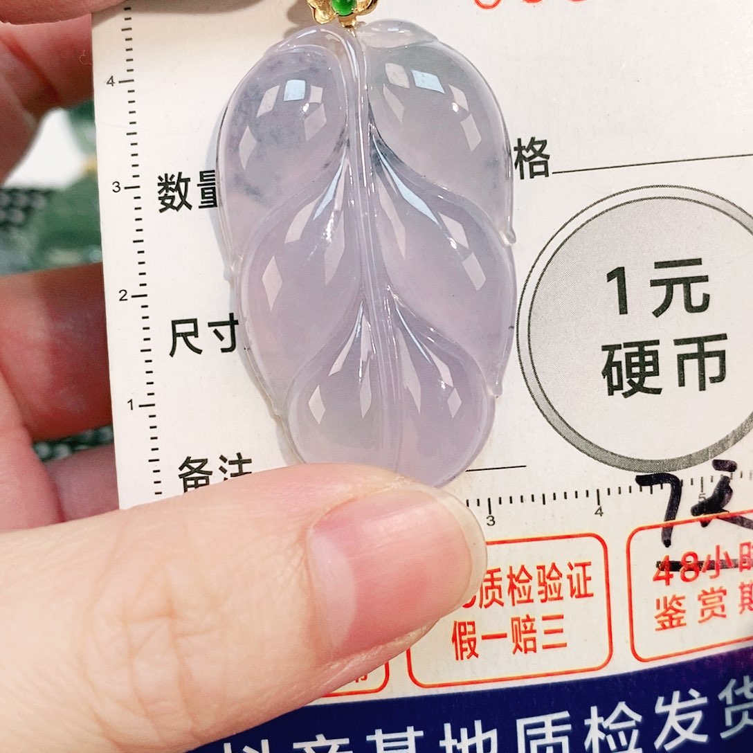 翡翠18K金镶嵌颈饰吊坠