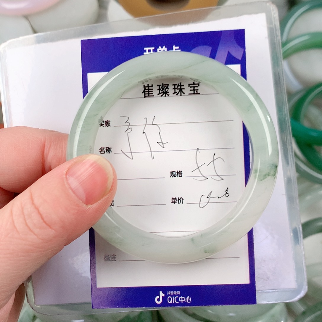 石英质玉手镯未镶嵌予**情