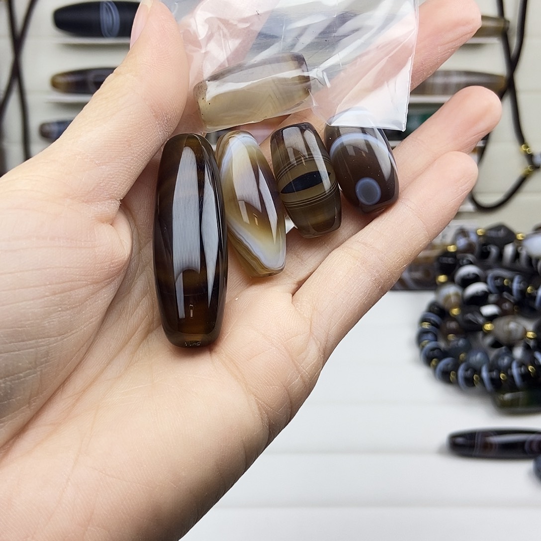 舍****玛瑙/玉髓未镶嵌颈饰