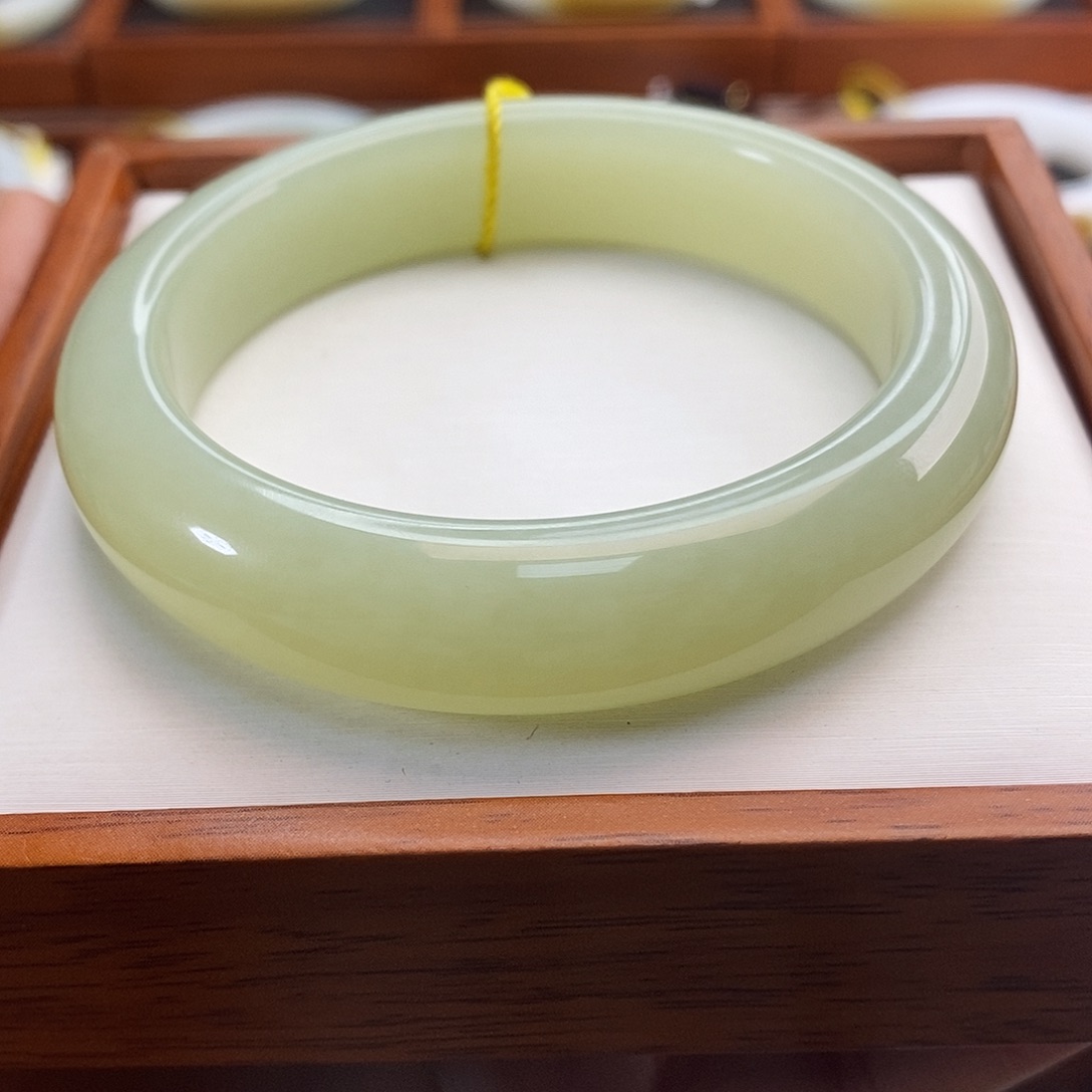 和田玉（青白玉）手镯未镶嵌