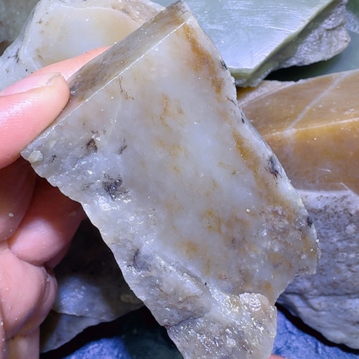 和田玉未镶嵌珠宝半成品