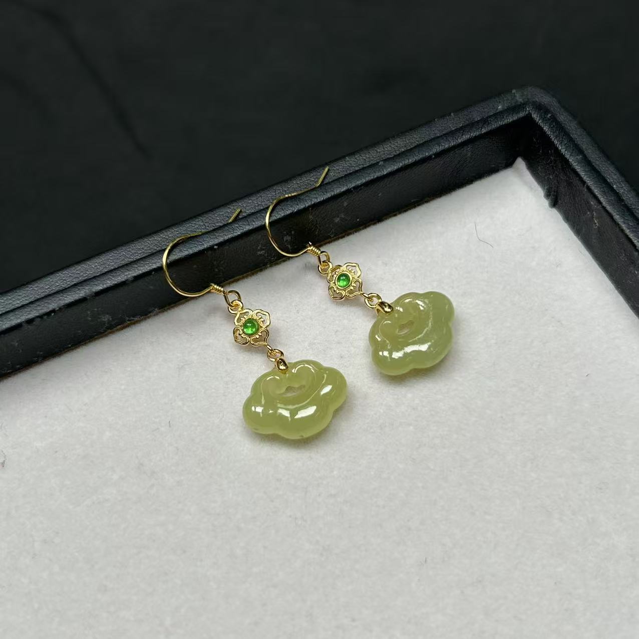 【睿泽赏宝】S925和田玉如意耳钩 有瑕/多样性11*15*4KS0080219