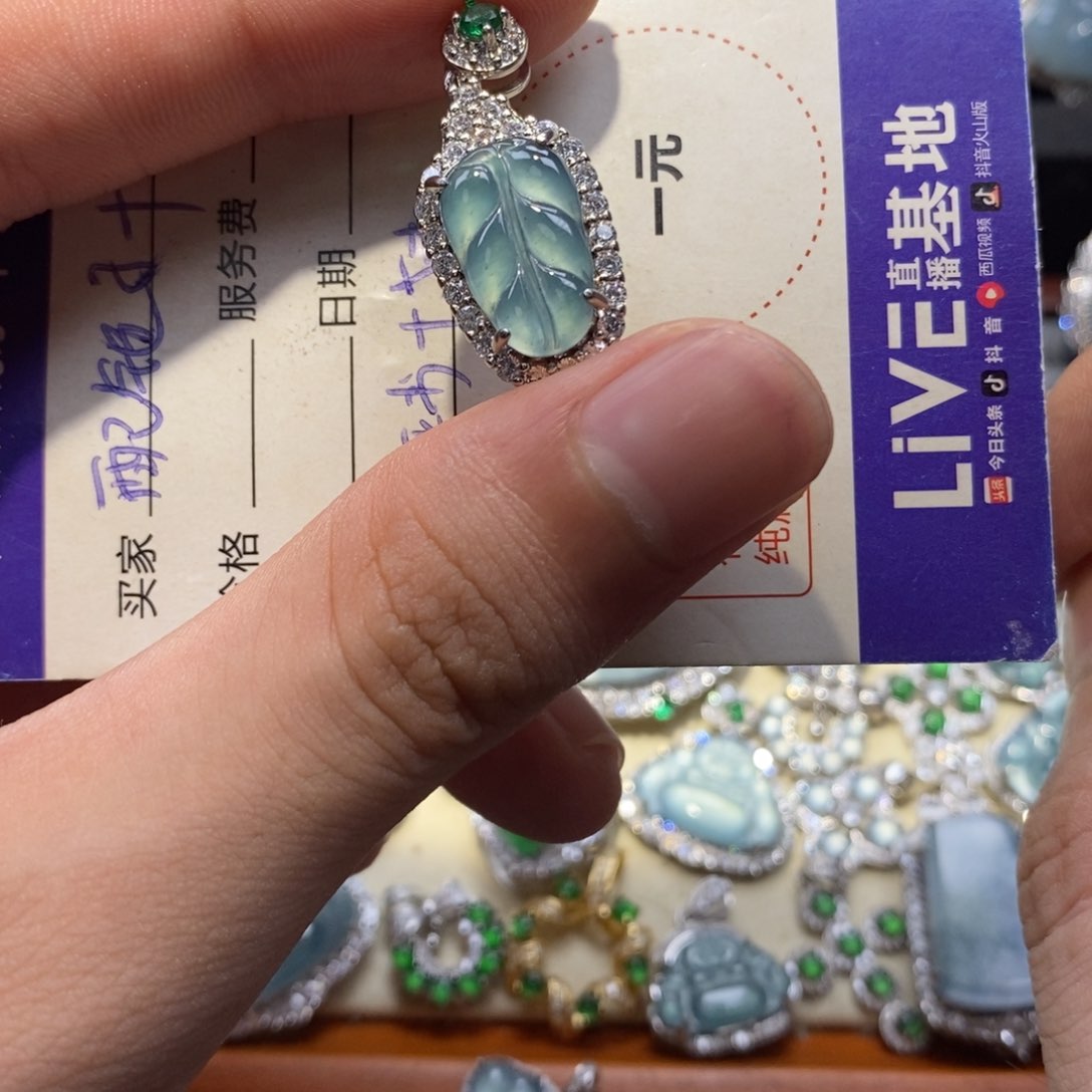 翡翠未镶嵌颈饰翡翠