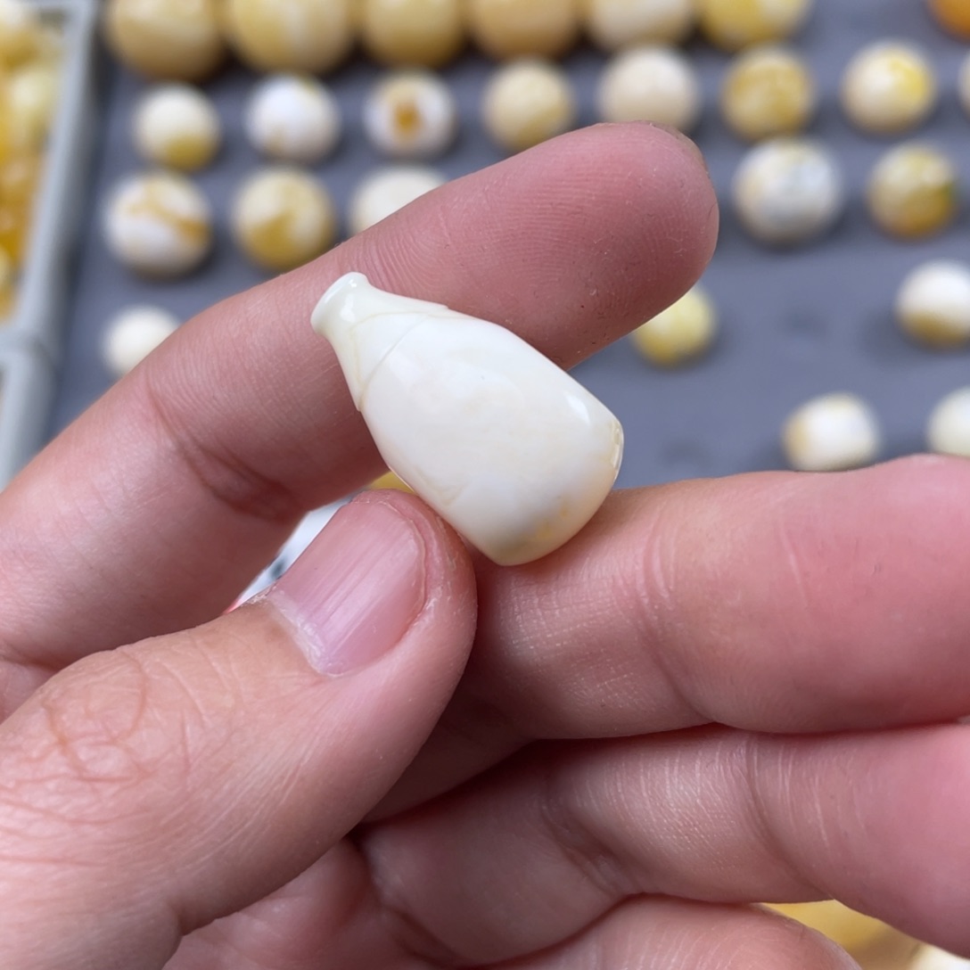 蜜蜡珠宝奇石未镶嵌