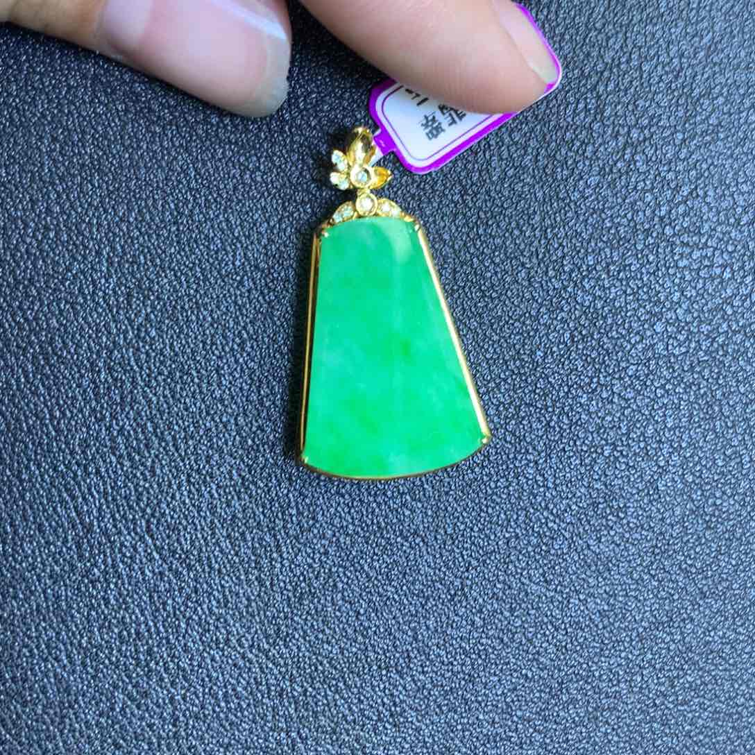 翡翠颈饰18K金镶嵌翡翠