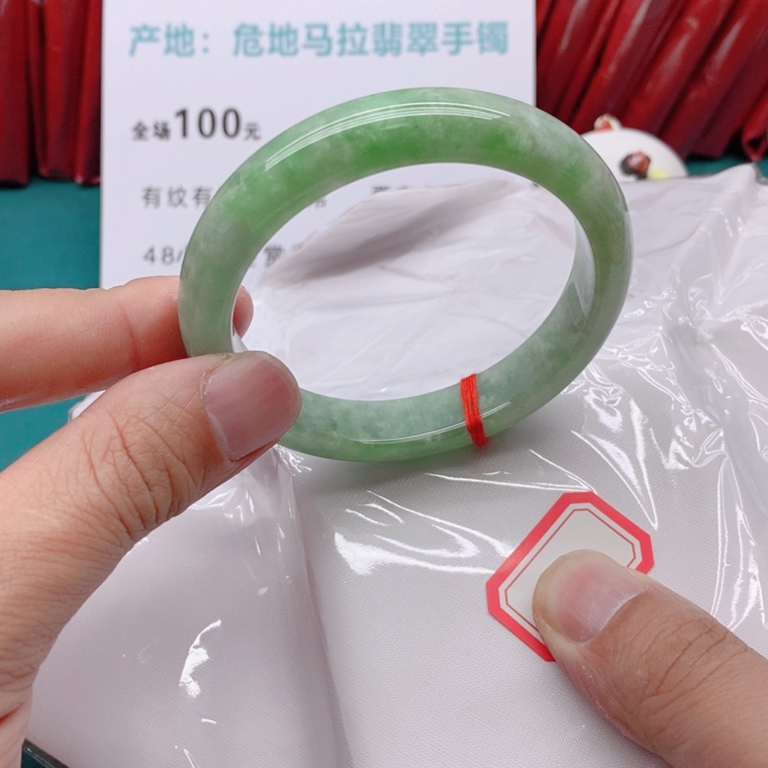 翡翠手镯未镶嵌巧****啵7999999999