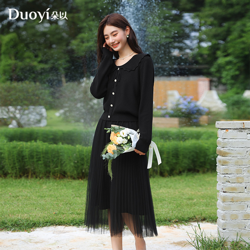 朵以2025春季新款温柔娃娃领毛织上衣百褶网纱裙套装40VC835001