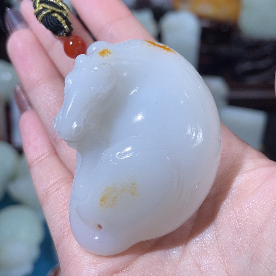 颈饰未镶嵌和田玉（糖玉）