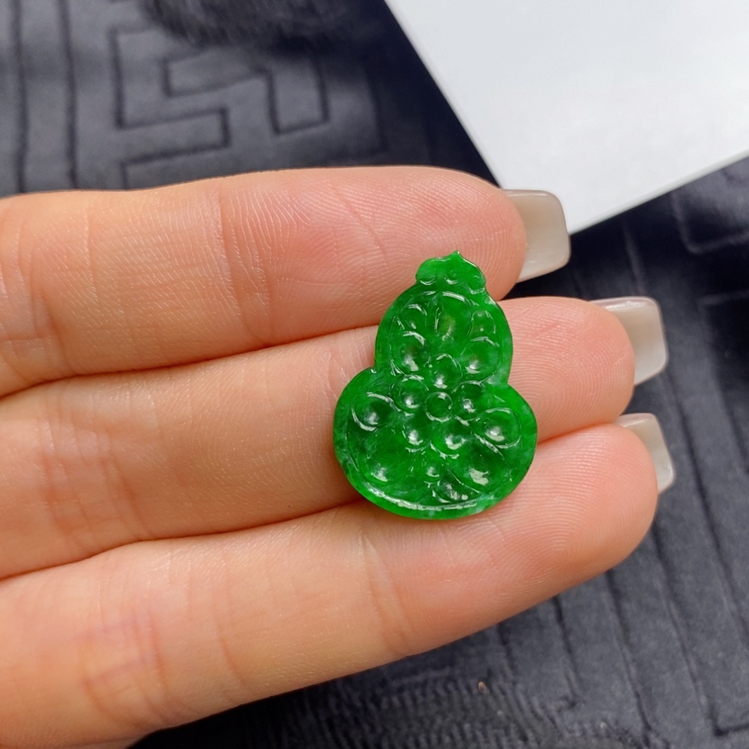 翡翠裸石葫芦浮雕片片 可镶嵌吊坠