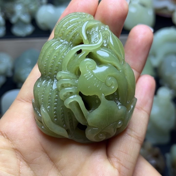 和田玉未镶嵌颈饰