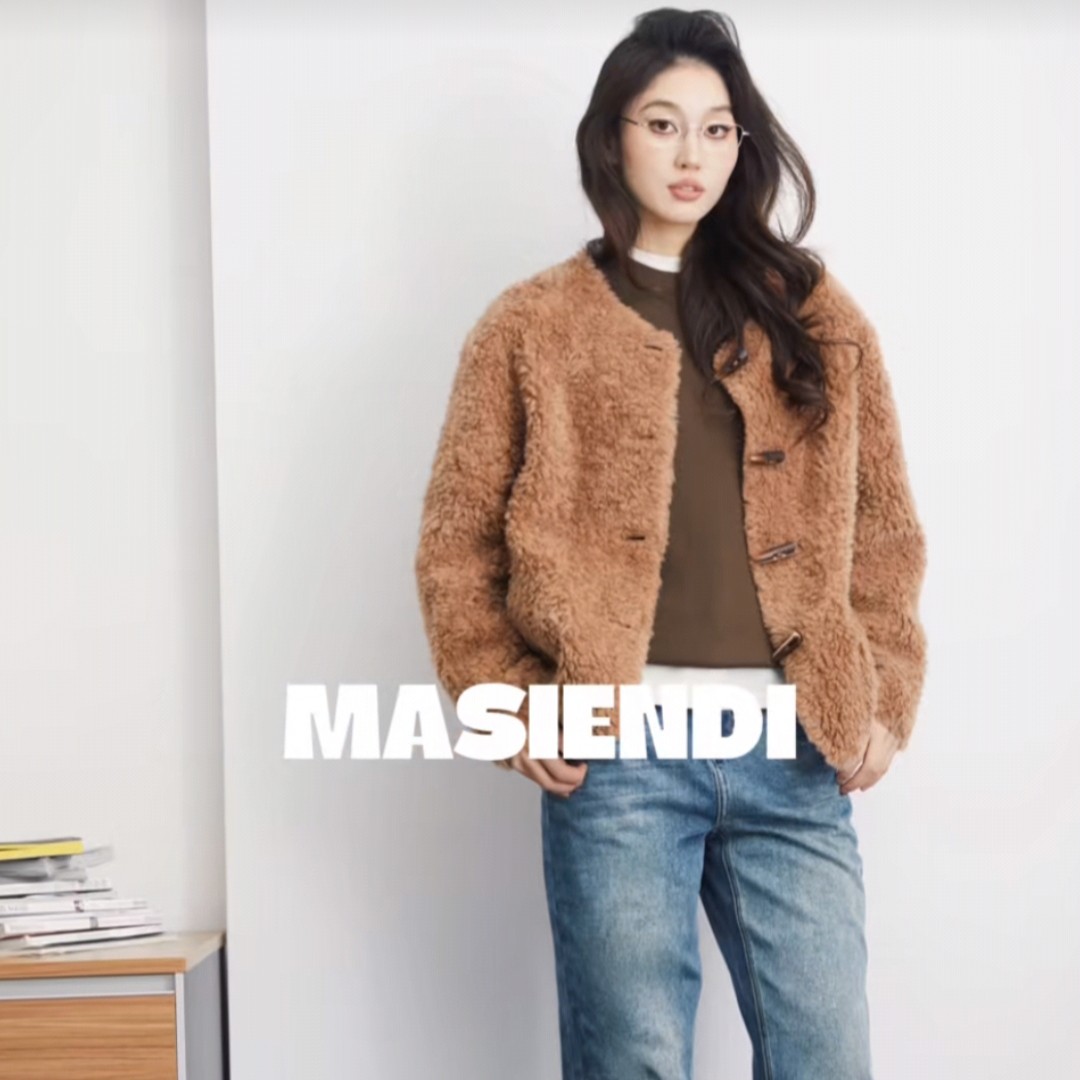 MASIENDI/玛丝恩迪秋冬时尚圆领羊卷毛外套430119