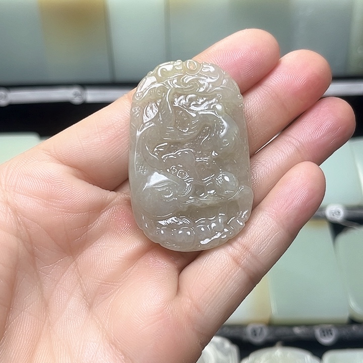 透闪石质玉颈饰未镶嵌ε****