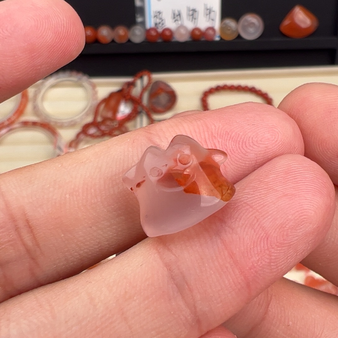 南红玛瑙未镶嵌川料小幽灵