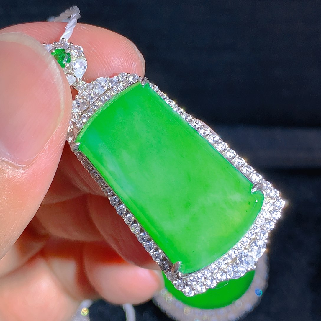 翡翠颈饰银S925镶嵌吊坠