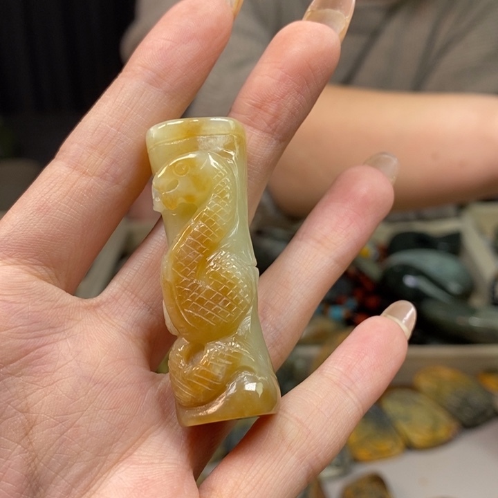 岫岩河磨玉（透闪石质玉）颈饰未镶嵌