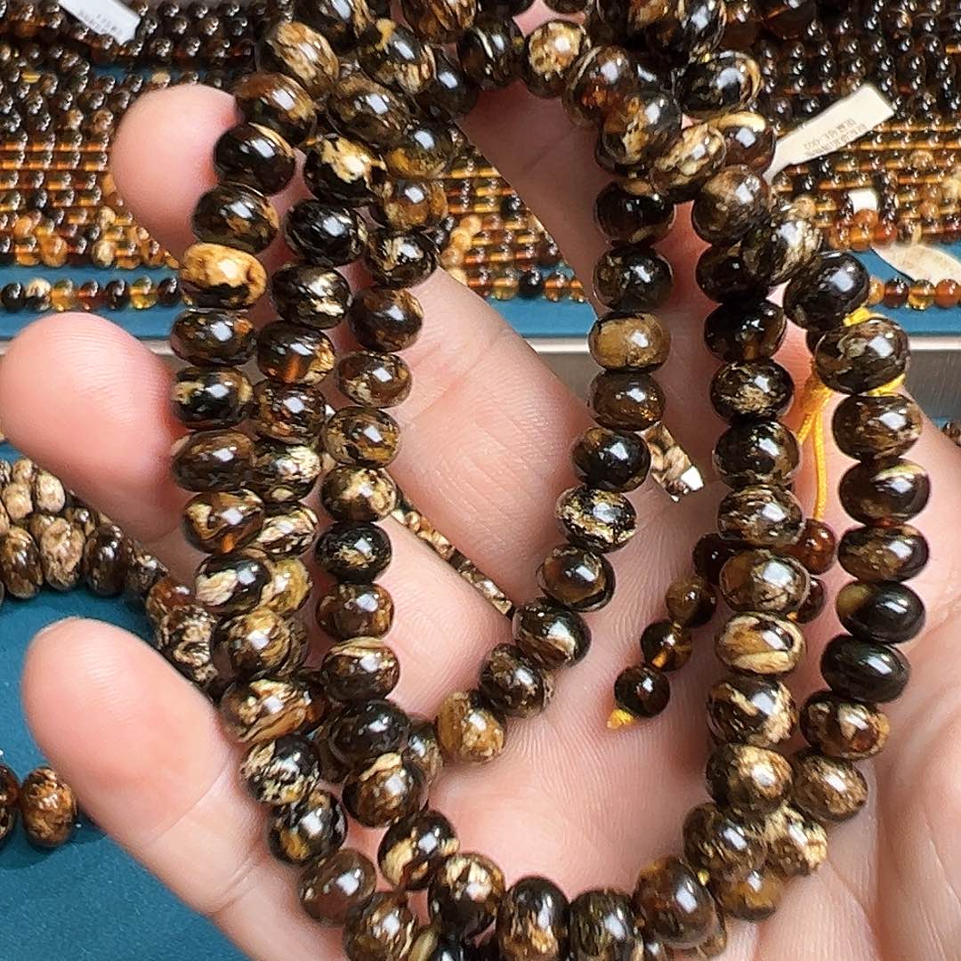 琥珀颈饰未镶嵌新*年抚顺