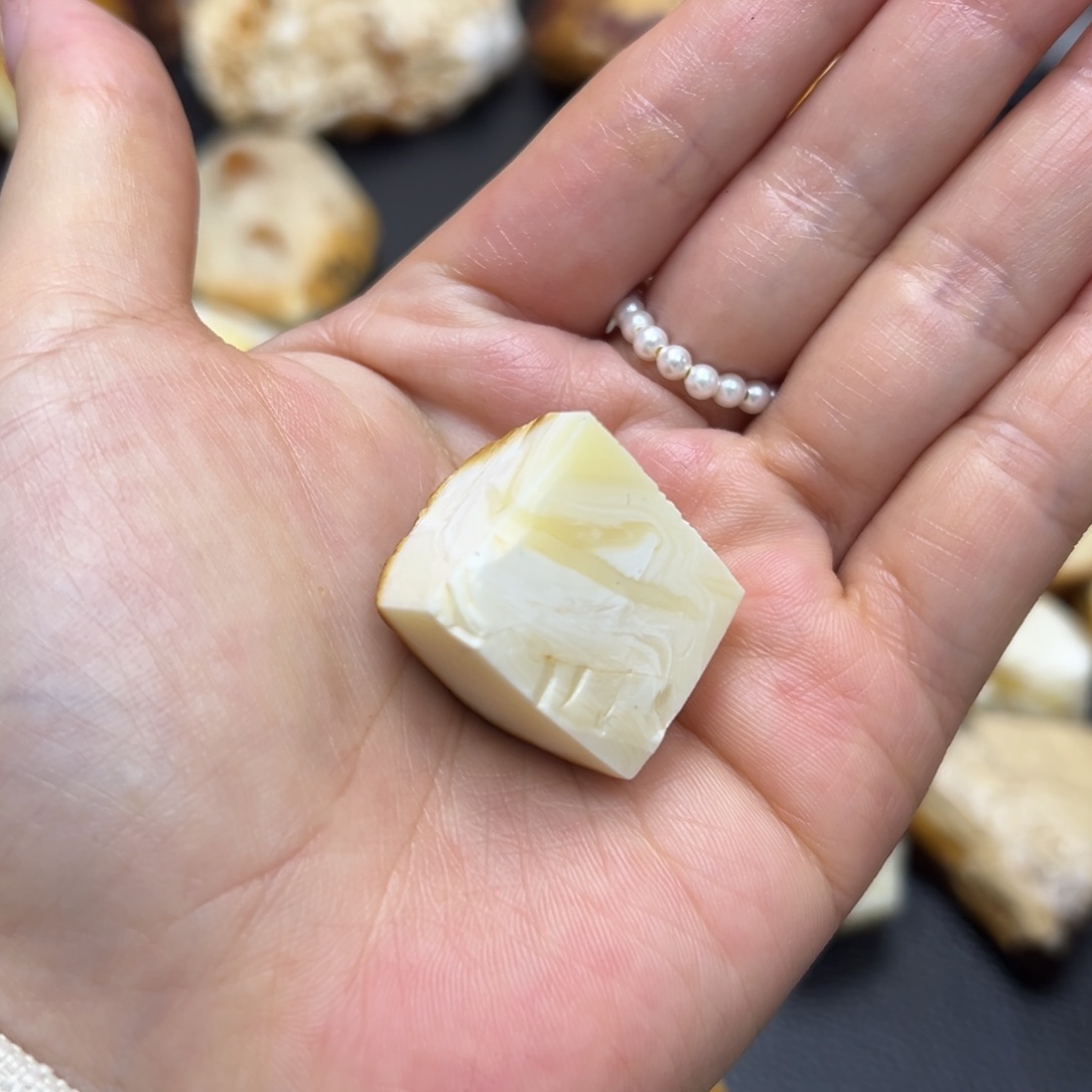 定制琥珀未镶嵌蜜蜡