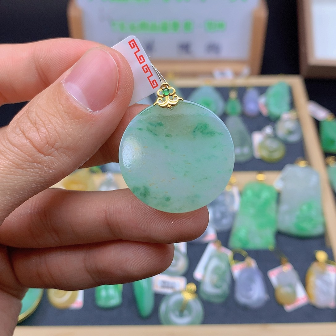 翡翠颈饰18K金镶嵌翡翠