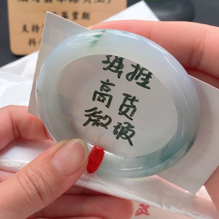 翡翠手镯未镶嵌正