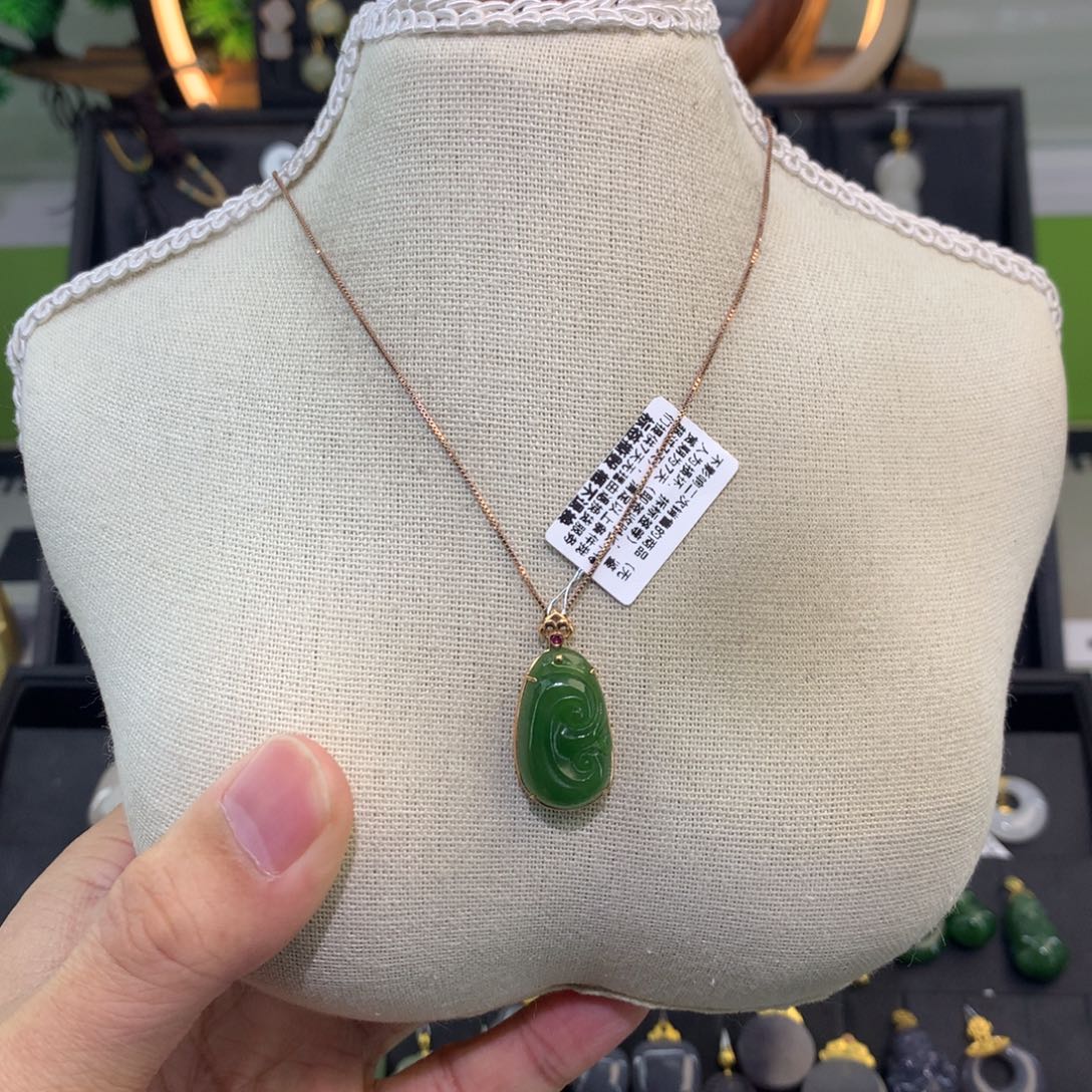 和田玉18K金镶嵌吊坠(赠链)