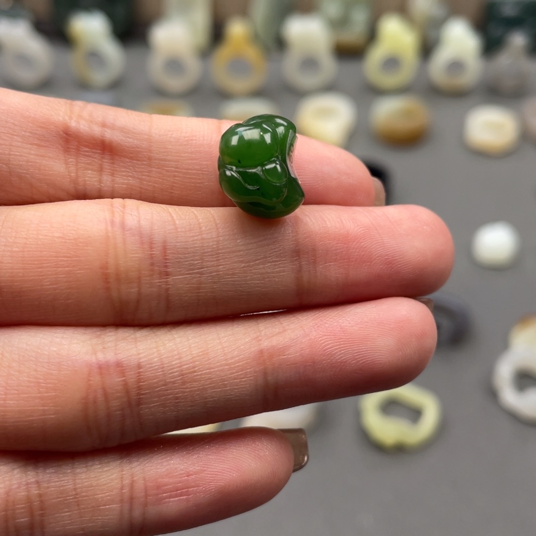 和田玉吊坠未镶嵌晚*