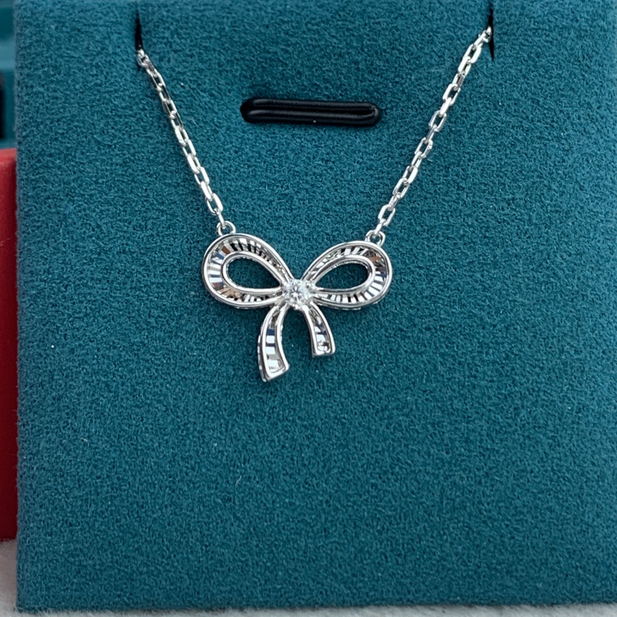 铂金蝴蝶结镶嵌套链