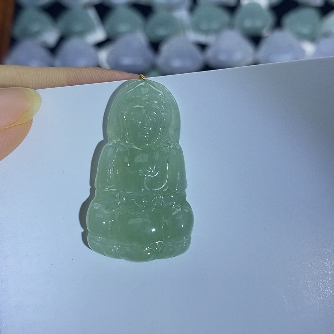 翡翠未镶嵌颈饰观音