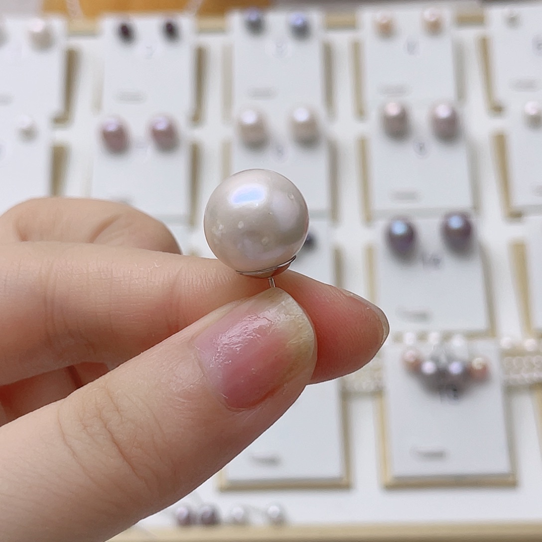 居***人银S925镶嵌淡水珍珠耳饰