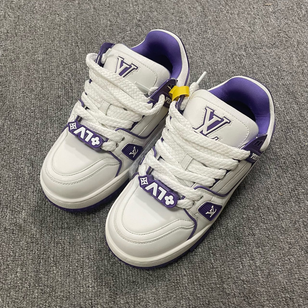 95新 LouisVuitton/路易威登 小胖丁时尚板鞋  37.5码/5980