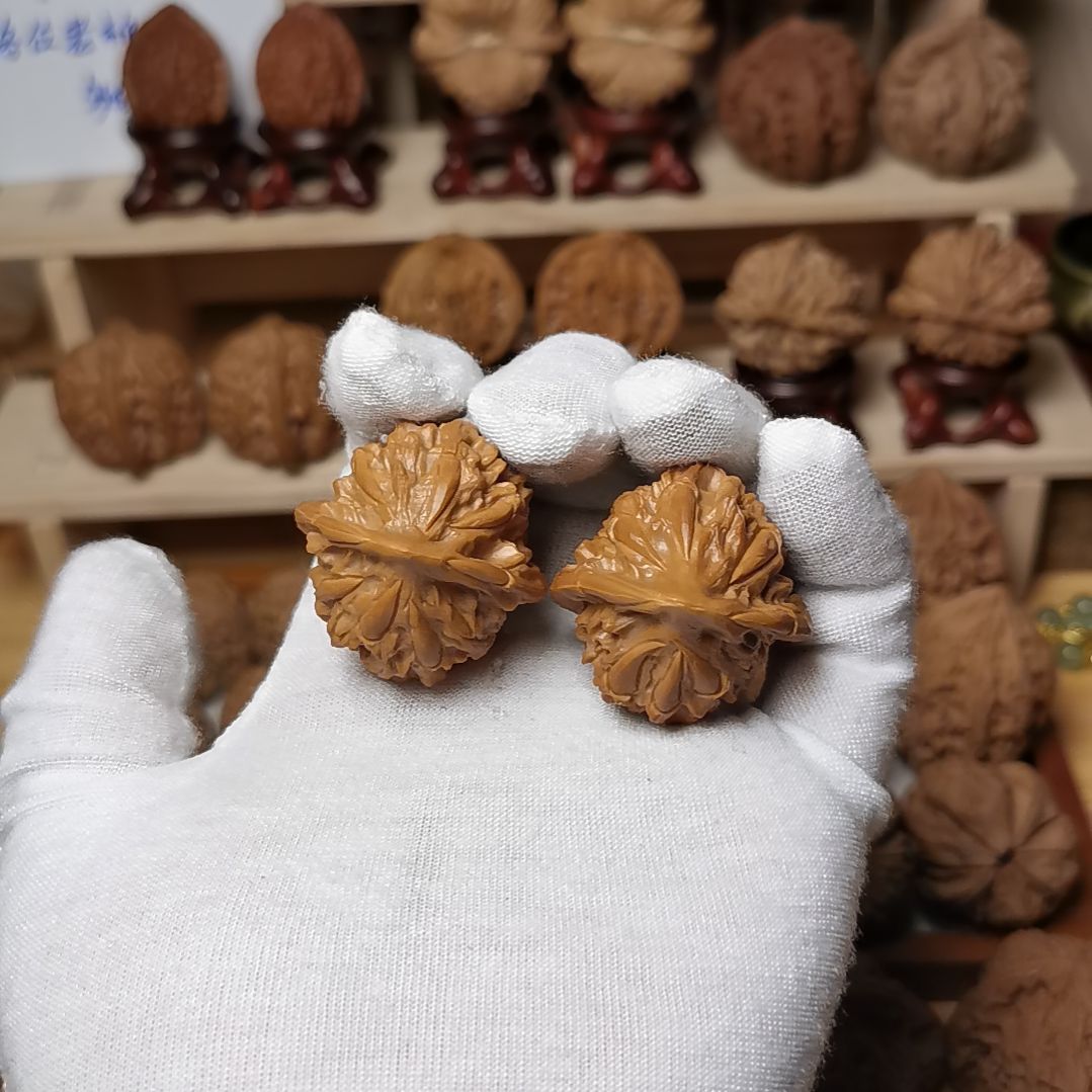核桃文玩核桃高端小众灯笼雕爪子