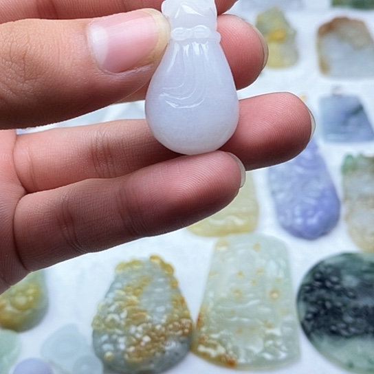 翡翠未镶嵌颈饰钱