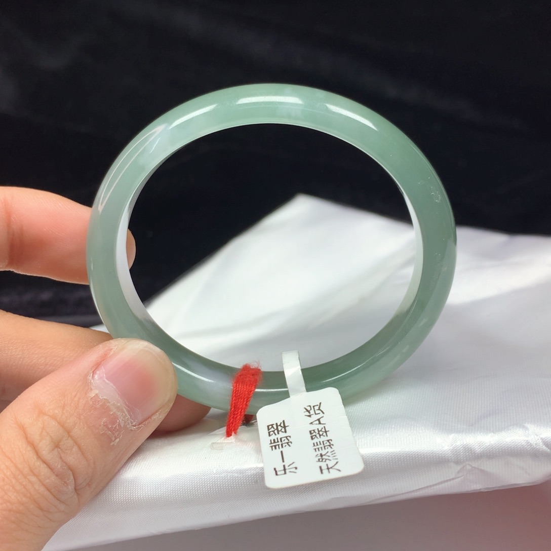 翡翠手镯（贵妃镯）未镶嵌53.1贵妃