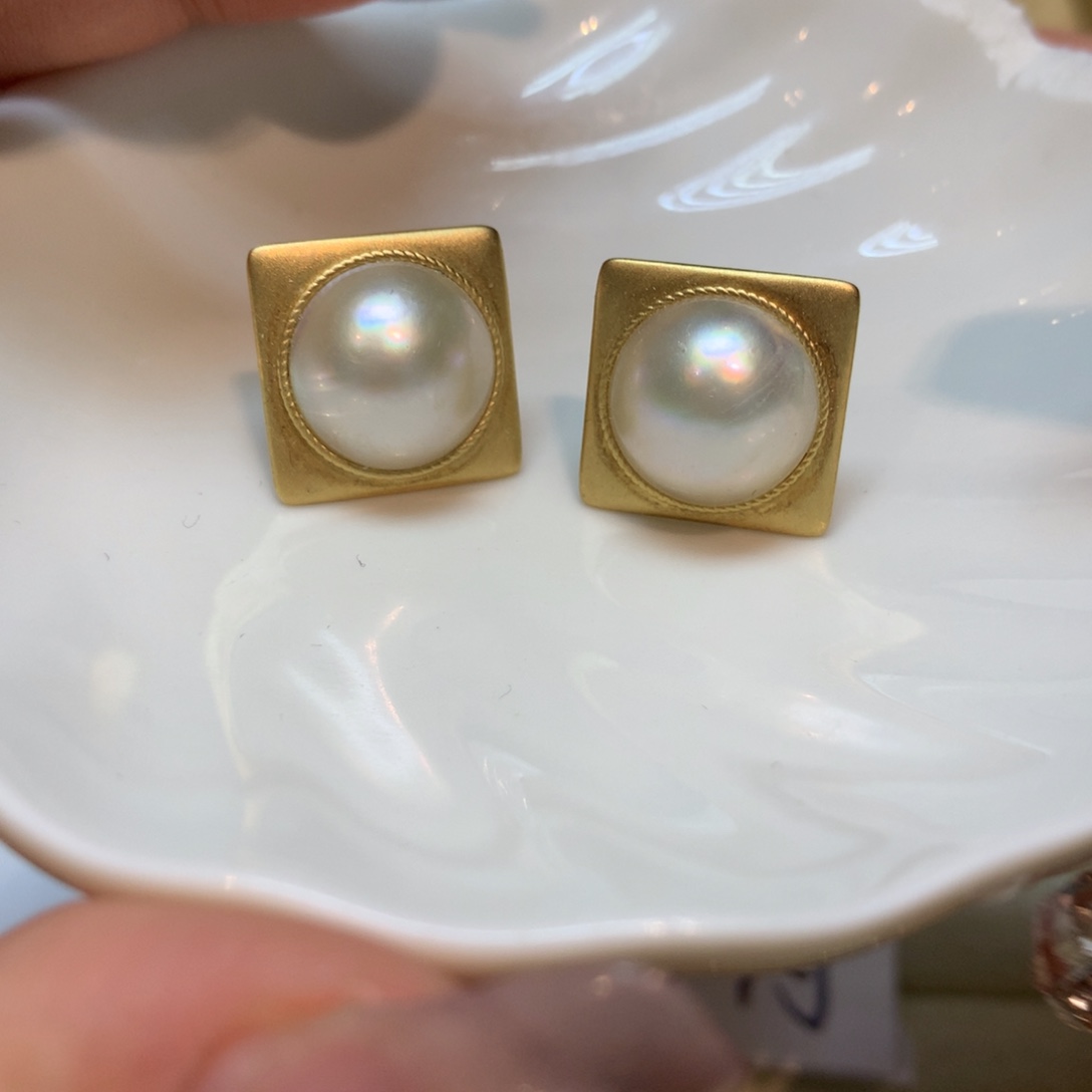拼合珍珠（马贝珠）耳饰18K金镶嵌