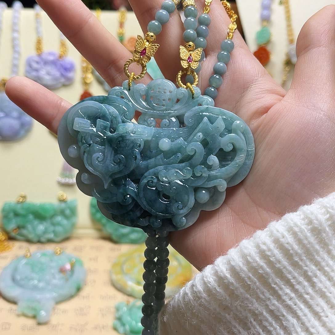 翡翠颈饰未镶嵌八破