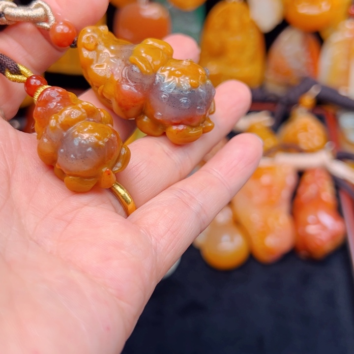 石英质玉（黄龙玉）合金颈饰